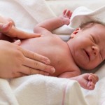 <b>Как делать массаж новорожденному ребенку в домашних условиях</b>